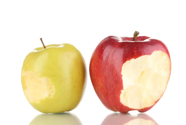 Два кусаних яблука ізольовані на білому — стокове фото