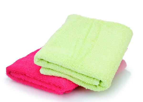 Bunte Handtücher isoliert auf weiß — Stockfoto