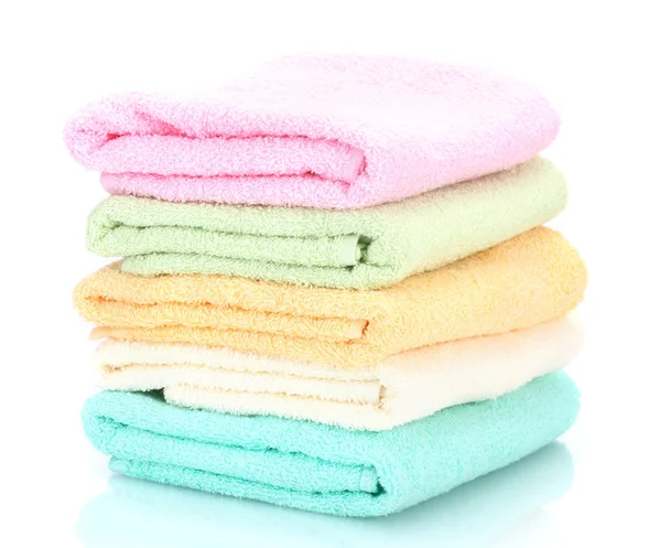 Fargerike håndklær isolert på hvitt – stockfoto