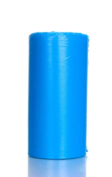 白で隔離される青いごみ袋のロール — ストック写真