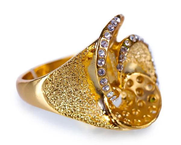 Hermoso anillo de oro con piedras preciosas aisladas en blanco —  Fotos de Stock
