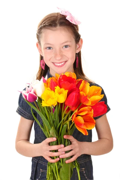 Porträt der schönen kleinen Mädchen mit Tulpen isoliert auf weiß — Stockfoto