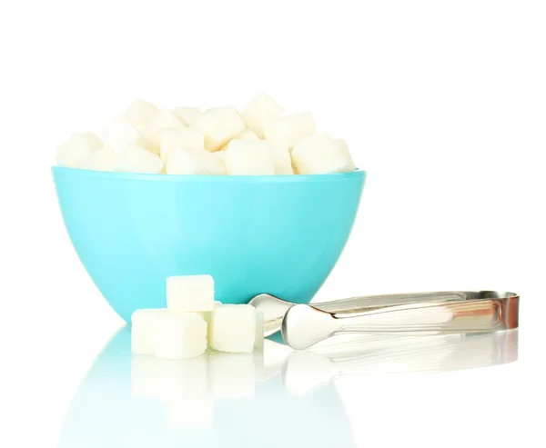 Weißer Klumpen Zucker in Schüssel mit Zuckerzange isoliert auf weiss — Stockfoto
