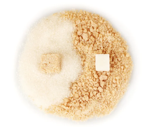 Muster aus weißem Zucker und braunem Zucker auf weißem Hintergrund Nahaufnahme — Stockfoto