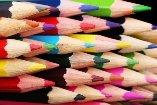 Цветные карандаши крупного плана — стоковое фото