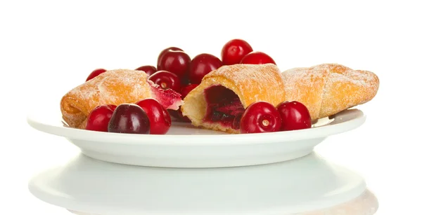 Vit platta med croissant och cherry isolerad på vit — Stockfoto