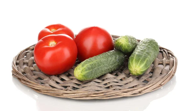 Rijp komkommers en tomaten geïsoleerd op wit — Stockfoto