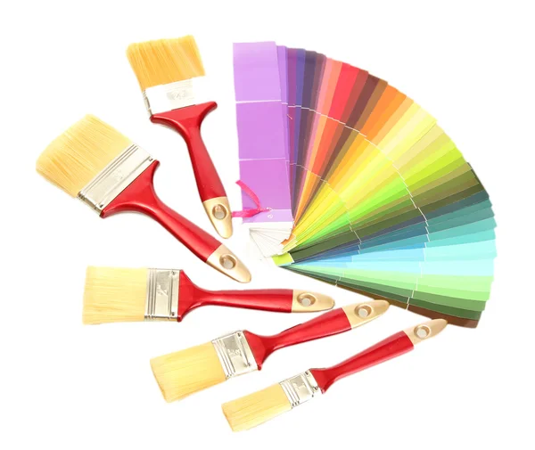 Pinsel und helle Farbpalette isoliert auf Weiß — Stockfoto