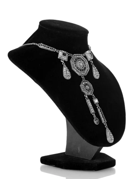 Collier en argent sur mannequin noir isolé sur blanc — Photo