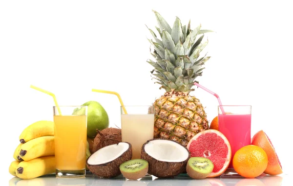 热带水果和果汁上白色隔离 — 图库照片