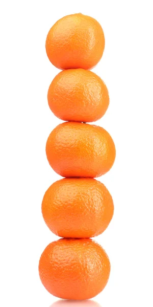 Zralé chutné mandarinky s listy izolované na bílém — Stock fotografie