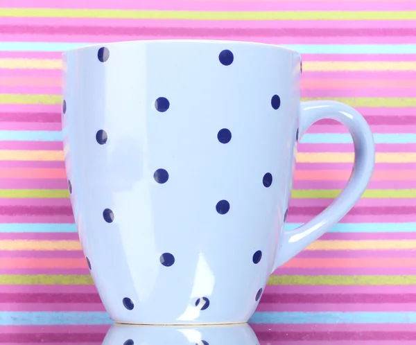 Сolor Cup auf farbigem Hintergrund — Stockfoto