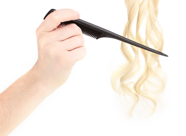 Σγουρά ξανθά μαλλιά και χτένα στο χέρι που απομονώνονται σε λευκό — Φωτογραφία Αρχείου