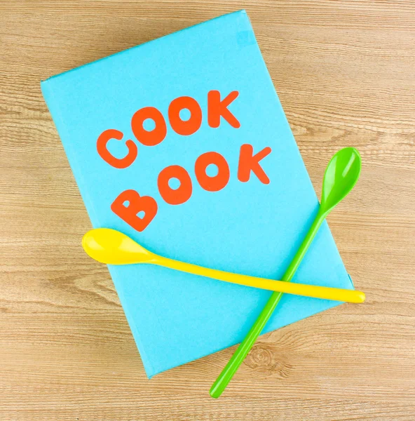 요리 책 및 주방 나무 배경 — 스톡 사진