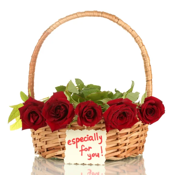 Basket with roses and a note isolated on white background close-up — Stock Photo, Image