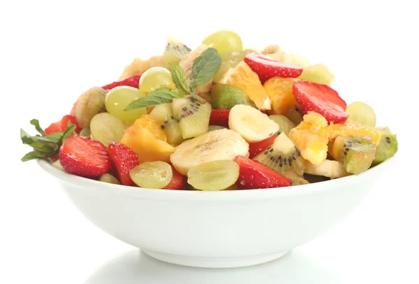 Mísa s čerstvým ovocem salát izolované na bílém — Stock fotografie