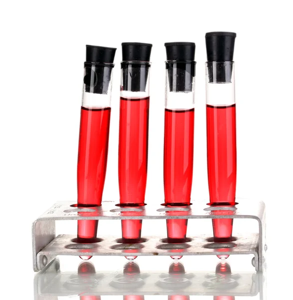 Tubos de ensayo con líquido rojo aislado sobre blanco — Foto de Stock