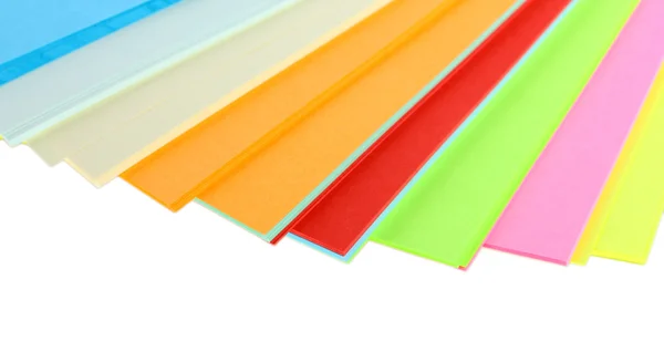 Parlak renkli kağıt üzerinde beyaz izole — Stok fotoğraf