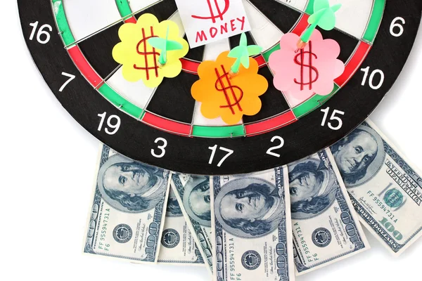 Darten met een sticker symboliseert geld close-up op witte achtergrond — Stockfoto