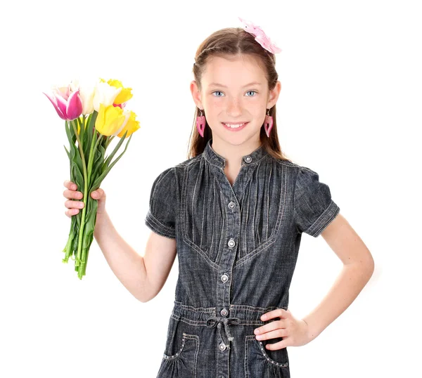 Porträtt av vacker liten flicka med tulpaner isolerad på vit — Stockfoto