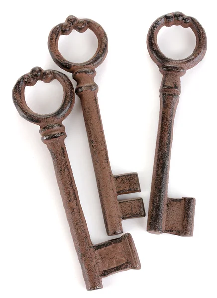 Un montón de llaves antiguas aisladas en blanco — Foto de Stock