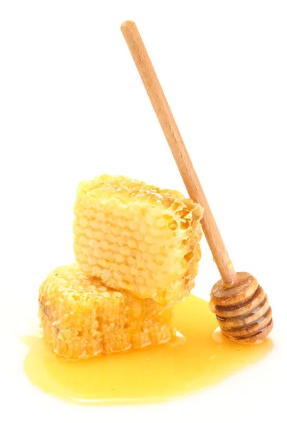 Gyllene honungskakor med honung isolerad på vit — Stockfoto