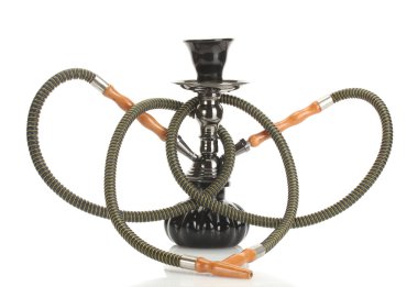 Beyaz arkaplanda nargile izole edilmiş