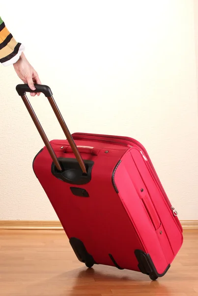 Odada kırmızı çanta — Stok fotoğraf