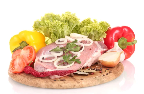 원시 고기와 야채 오순절에 고립 된 나무 보드에? — 스톡 사진