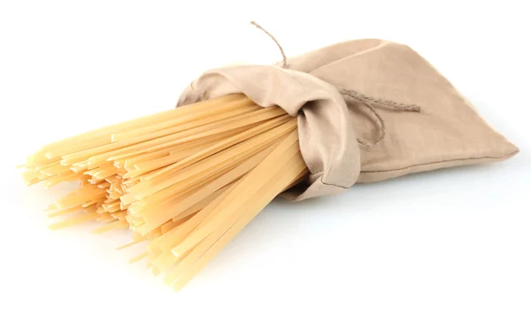 Pasta in een zak geïsoleerd op wit — Stockfoto