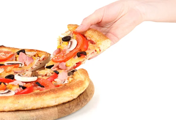 Λαμβάνοντας φέτα του close-up νόστιμο πίτσα που απομονώνονται σε λευκό — Φωτογραφία Αρχείου