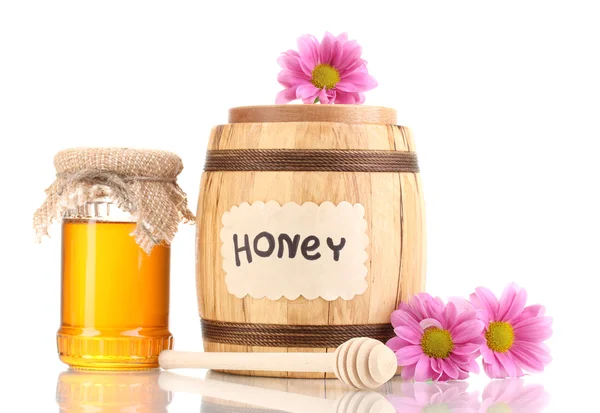 Γλυκό μέλι στο βαρέλι και βάζο με drizzler που απομονώνονται σε λευκό — Φωτογραφία Αρχείου