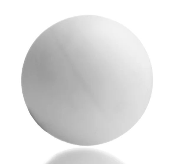 Tischtennisball isoliert auf weiß — Stockfoto