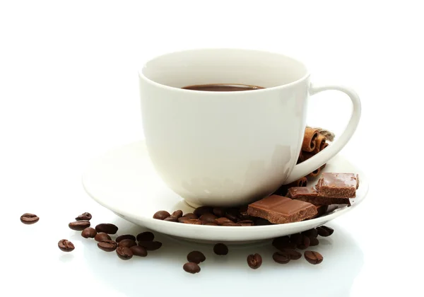 Tazza di caffè, fagioli e cioccolato isolati su bianco — Foto Stock