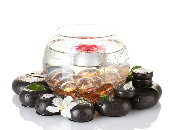 Komposition aus Vase mit Kerze und Wellness-Steinen isoliert auf weißer Nahaufnahme — Stockfoto