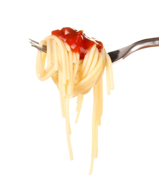 Deliciosos espaguetis en un primer plano tenedor sobre fondo blanco —  Fotos de Stock
