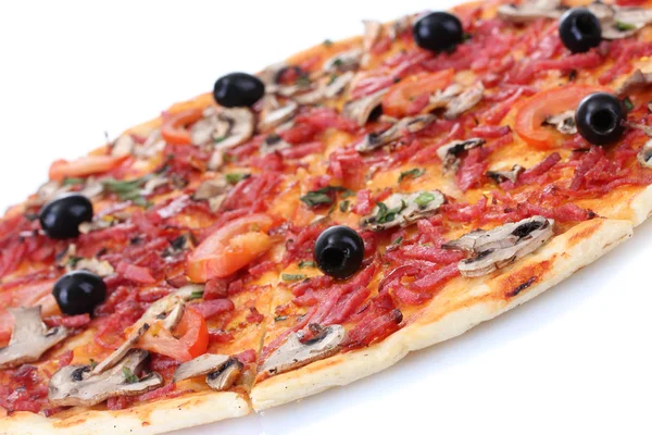 Läcker pizza med grönsaker och salami isolerad på vit — Stockfoto