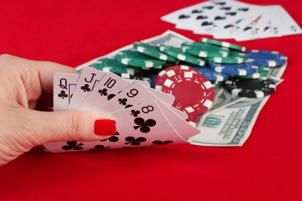 Ženská ruka hraje karty postupku v barvě — Stock fotografie