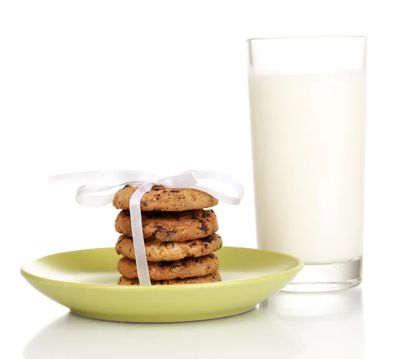 Ποτήρι γάλα και τα cookies που απομονώνονται σε λευκό — Φωτογραφία Αρχείου