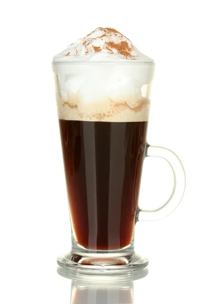 白で隔離されるコーヒー カクテルのグラス — ストック写真