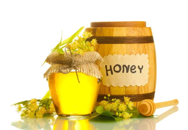 Jarra e barril com mel de tília e flores isoladas em branco — Fotografia de Stock