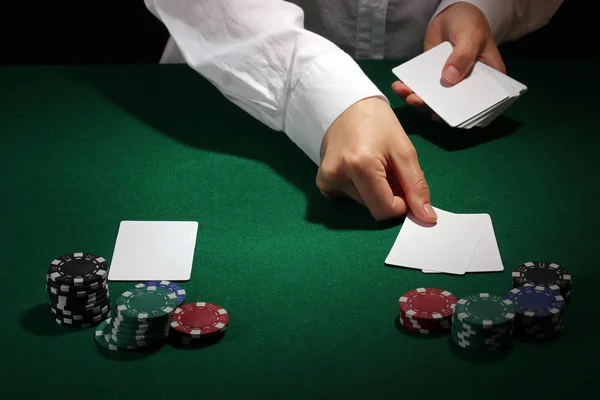 Ustawienie pokera na zielony stół — Zdjęcie stockowe