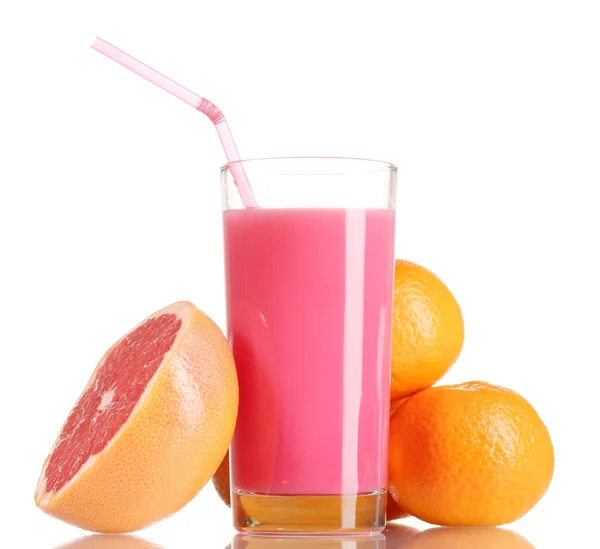 Грейпфрутовый сок и свежий грейпфрут изолированы на белом — стоковое фото