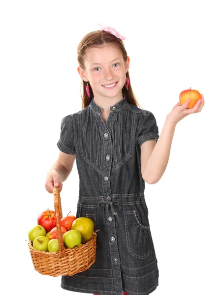 Piękna dziewczynka gospodarstwa kosz jabłek na białym tle — Zdjęcie stockowe