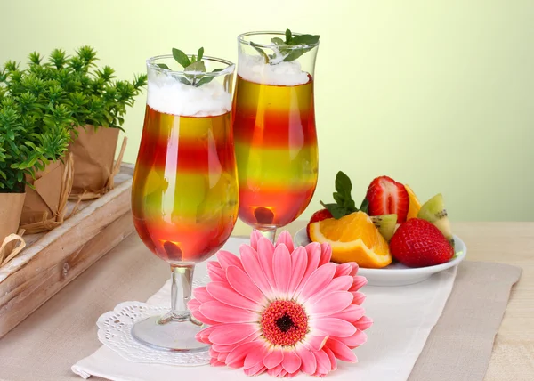 Gyümölcs kisselek pohár, és gyümölcs, kávézó asztal — Stock Fotó