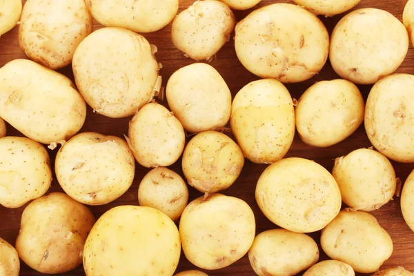 Batatas no fundo da mesa close-up — Fotografia de Stock
