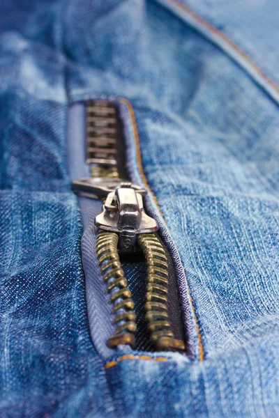 Zipper pada closeup jeans hitam — Stok Foto