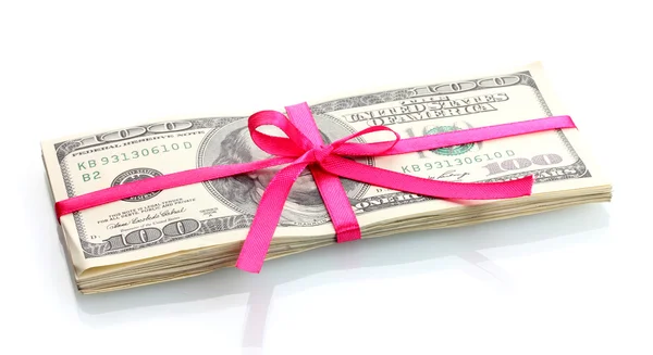 Un sacco di banconote da cento dollari legate nastro rosa isolato su bianco — Foto Stock