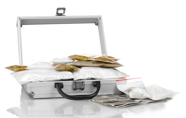 Cocaína e maconha em uma mala isolada em branco — Fotografia de Stock