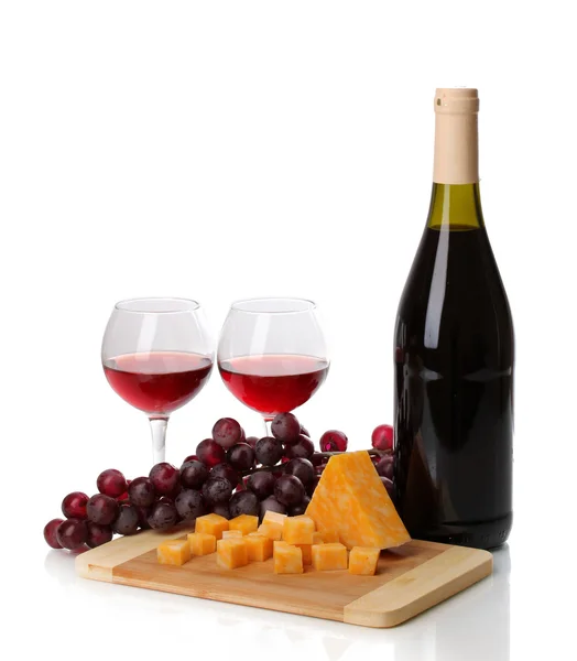 Wielkie wina z kieliszki i serem na białym tle — Zdjęcie stockowe